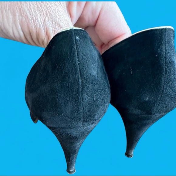 1960s Vintage Beverly Feldman Black Suede Leather Gold Sequined Vamp Heels 9 - Picture 14 of 14